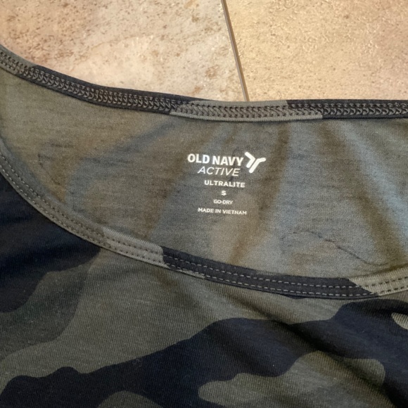 Old Navy Active Ultralite Go Dry Camo Top Sz S Thumb Holes Long Sleeve - Picture 9 of 10